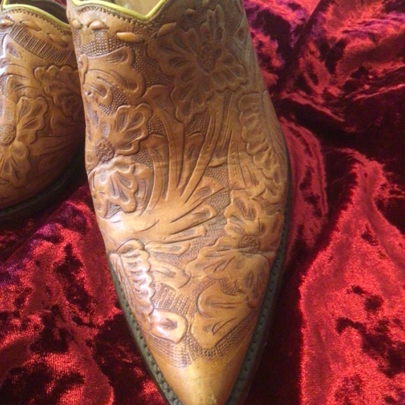 HAND TOOLED LEATHER COWBOY BOOT MULE - Picture 5 of 6